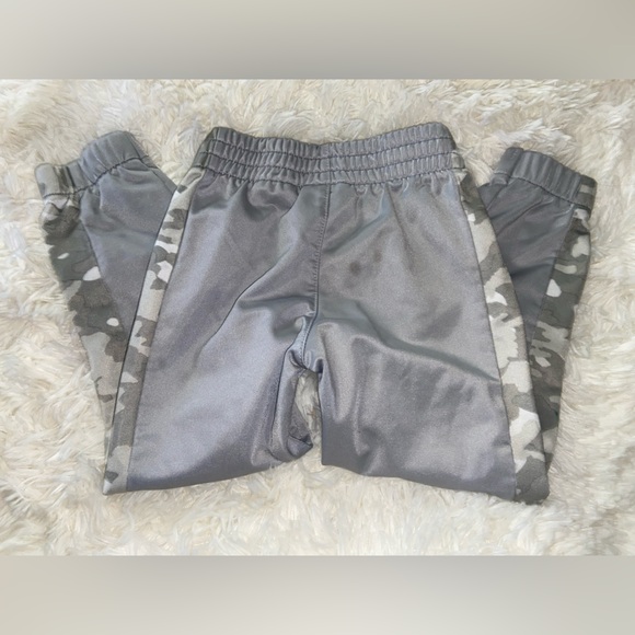 Nike Kids Camo Gray and Green Matching Set - Picture 3 of 8